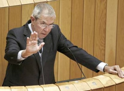 Emilio Pérez Touriño, ayer en la tribuna del Parlamento durante su discurso en el debate del estado de la autonomía.