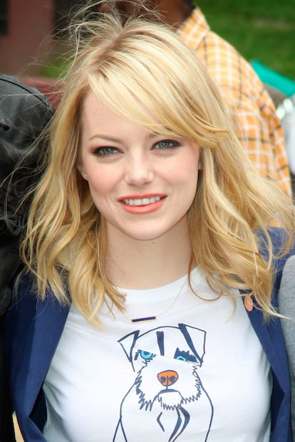 Unas pasan de rubias a pelirrojas y otras al revés. Emma Stone ha sido una de ellas, y ha vuelto al rubio nórdico con excelentes resultados. Si tienes la piel y los ojos claros como ella, es un buen cambio para ti.