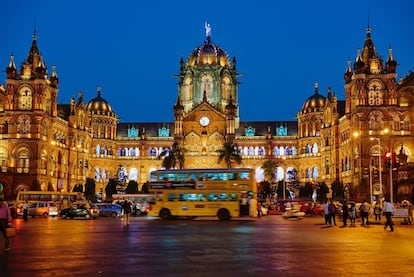 La estación de trenes Victoria de Bombay. 