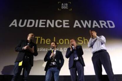 Oliver Valente y Álvaro González-Aller reciben el Premio del Público en el festival de la versión balcánica de la cadena 'Al Jazeera'.