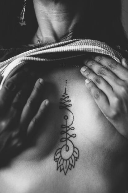 Uno de los tatuajes de Alba representa los "golpes duros" que ha recibido en la vida.
