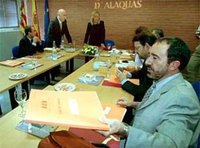 La junta de portavoces, ayer, en su reunión en Alaquàs.