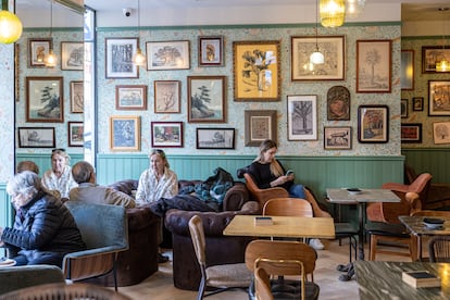 Interior de la cafetería. 