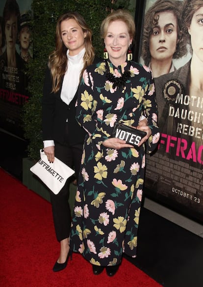 Merly Streep y su hija Grace Gummer, quizá la más conocida por la audiencia por sus interpretaciones en series como ‘Extant’, ‘Mr. Robot’ o ‘American Horror Story’.