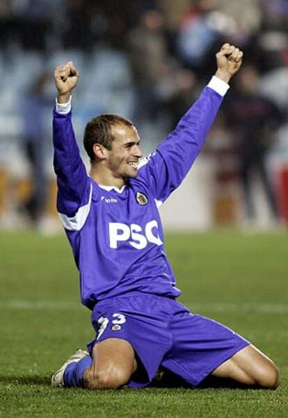 Pernía celebra un gol.