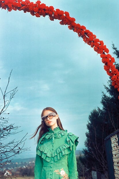 Escena del fashion film de Petra Collins sobre la colección de gafas de sol p-v 2017 de Gucci.