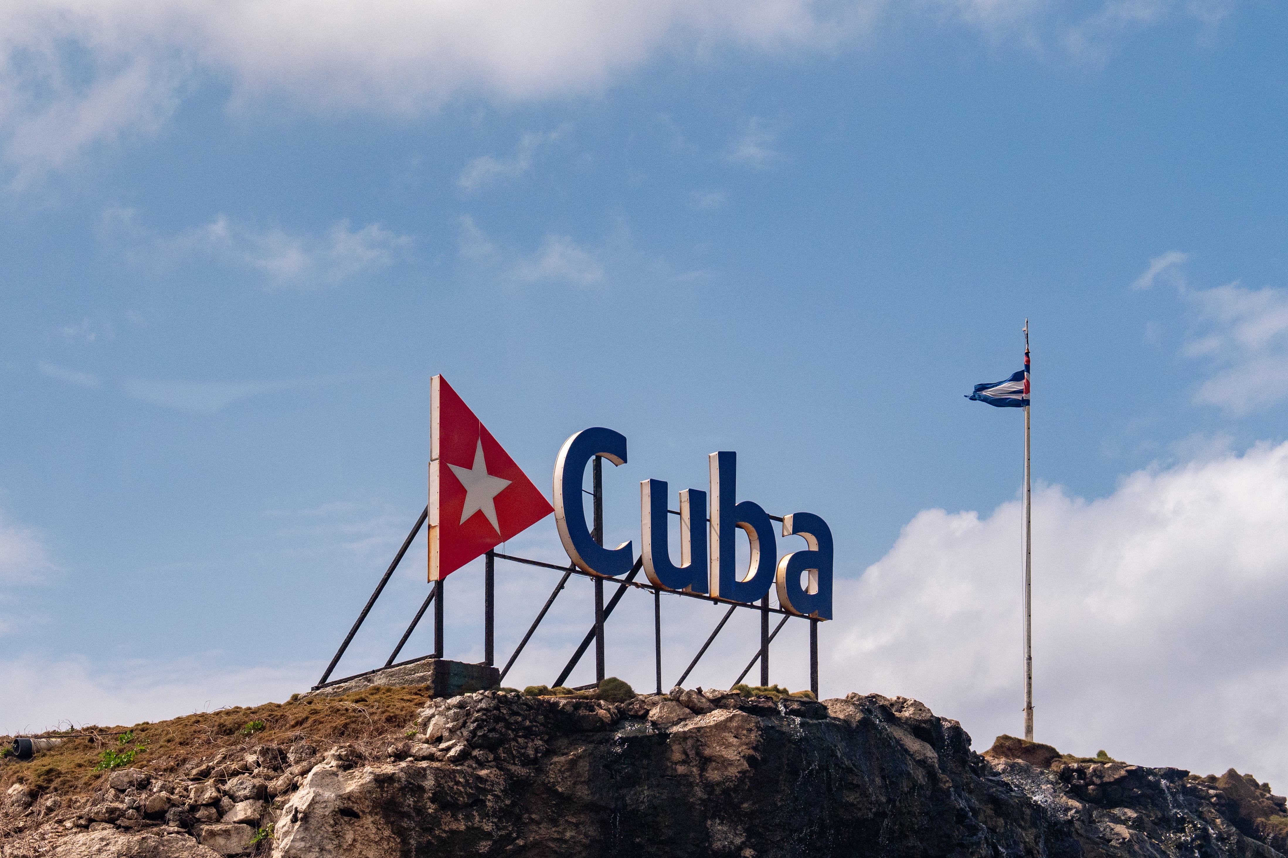 El Gobierno de Cuba dolariza internet: “Esta medida es un verdadero apartheid digital”
