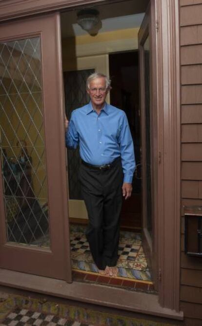 Nordhaus, en su casa de Connecticut, tras ganar el Nobel.