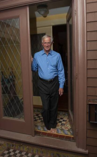 Nordhaus, en su casa de Connecticut, tras ganar el Nobel. 