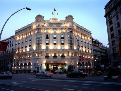 Husa vende el edificio del antiguo Ritz de Barcelona por 68 millones  de euros.