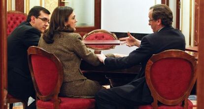 José Luis Ayllón (izquierda), junto a Soraya Rodríguez y Alfonso Alonso