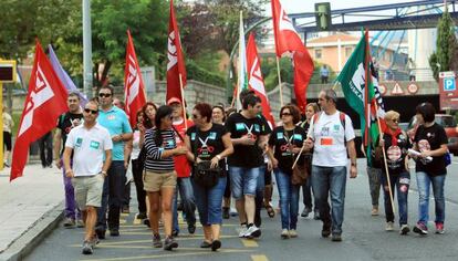 Trabajadores de Osakidetza en la protesta desde el hospital de Cruces.