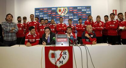 Rueda de prensa de la plantilla, el presidente y el cuerpo técnico del Rayo.