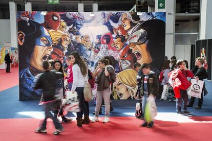 Multitud de jóvenes se han acercado al primer día del Salón del comic.