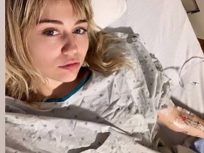 MIley Cyrus, en el hospital, en una imagen de su Instagram.
