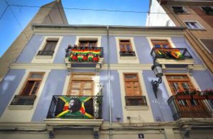 Carteles de la ruta artística 'A les balconades', del barrio de Russafa.