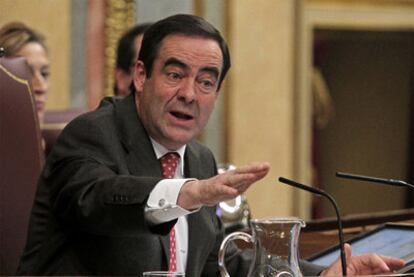 El presidente del Congreso, José Bono, durante la protesta en el Congreso.