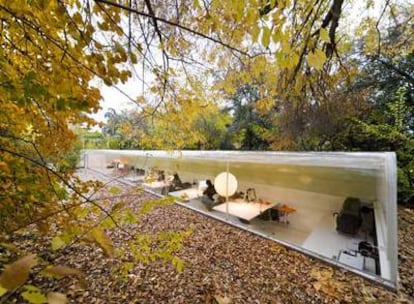 Oficina-estudio enterrado en un jardín de las afueras de Madrid, de los arquitectos José Selgas y Cano.