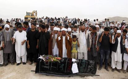 Funeral este domingo de una de las víctimas del atentado suicida del 23 de julio en Kabul.