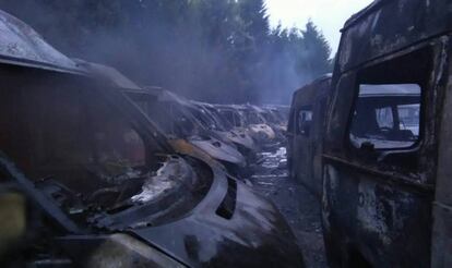 Las ambulancias, tras el incendio de esta madrugada en Arrigorriaga. 