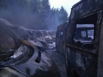 Las ambulancias, tras el incendio de esta madrugada en Arrigorriaga. 