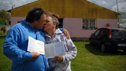 Los hermanos Daniel y Rosa Moya tienen libro de familia.