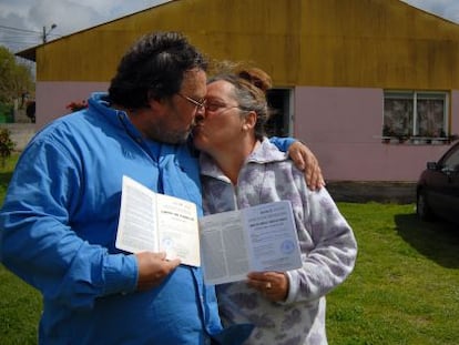 Los hermanos Daniel y Rosa Moya tienen libro de familia.