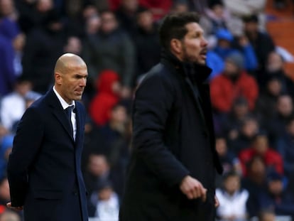 Zidane y Simeone en el derbi del Bernab&eacute;u. 