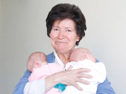 Mauricia Ib&aacute;&ntilde;ez con sus hijas.