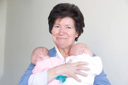 Mauricia Ib&aacute;&ntilde;ez con sus hijas.