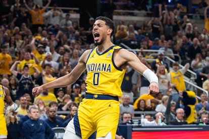 Tyrese Haliburton, base de los Indiana Pacers, celebra una de sus canastas del partido de este domingo contra los New York Knicks,