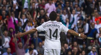 Chicharito celebra su gol ante el Eibar