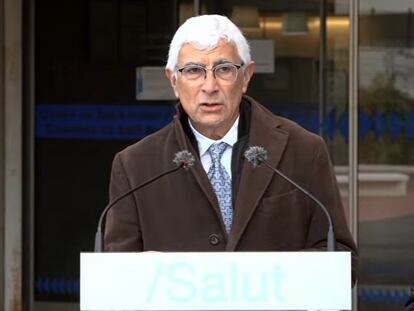 El consejero de Salud de la Generalitat, Manel Balcells, anuncia el incremento económico para urgencias.
