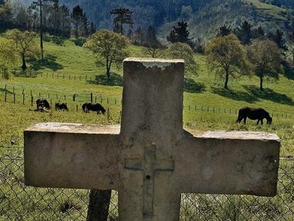 Camino norte de Santiago: cru8z en las cercanías de Orio (Guipúzcoa).