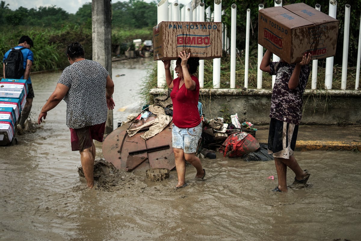 Journey to the epicenter of Mexico's floods: Poza Rica calls for aid, and fast