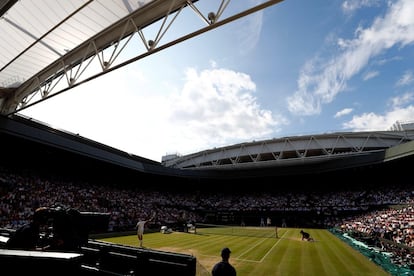Vista de la pista central del All England Lawn Tennis Club de Londres, donde se disputa el torneo de Wimbledon.