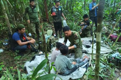Rescate de los cuatro menores en 2023 tras sobrevivir 40 días solos en la selva en Colombia.