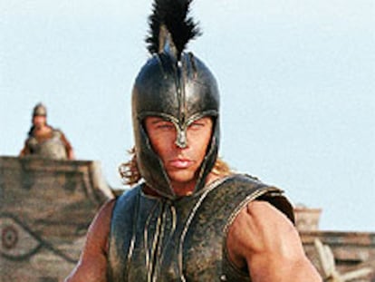 Brad Pitt, en el papel de Aquiles en <i>Troya</i>.