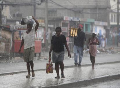 La población haitiana está en alerta ante los posibles daños que pueda provocar el huracán Gustav.