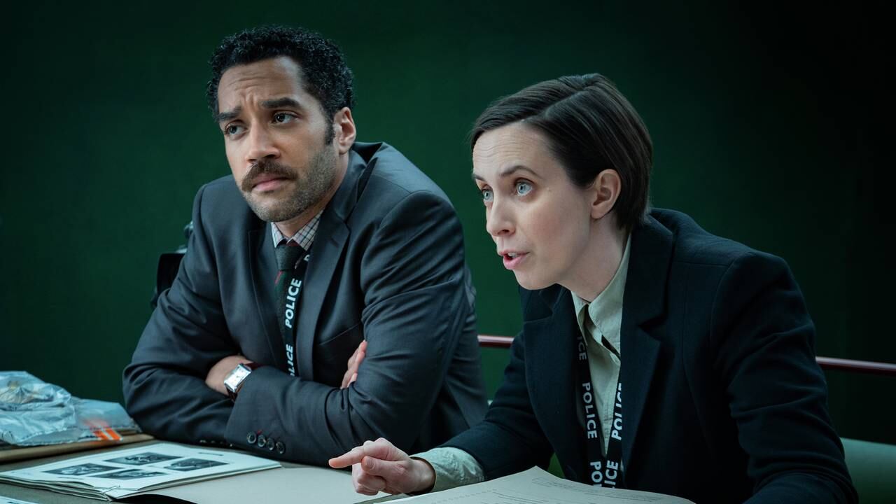 El procedimental es una parte esencial de la serie. En la imagen, Kate O'Flynn y Samuel Anderson durante uno de los interrogatorios.