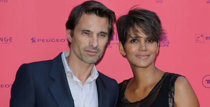 Olivier Martinez y Halle Berry Arrivals en la gala Les Toiles enchantees, en 2015. 