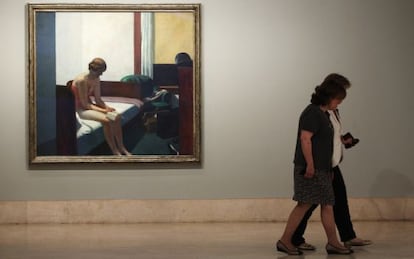 El óleo 'Habitación de hotel' (1931), en la exposición 'Hopper' del museo Thyssen-Bornemisza.