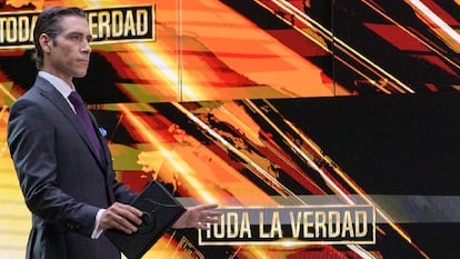 El actor Óscar Jaenada interpreta al periodista y líder de opinión Ramiro del Solar en 'Horario estelar'.