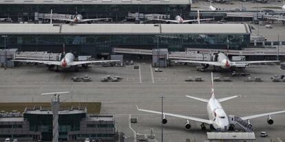 Aviones en el aeropuerto londinenses de Heathrow.