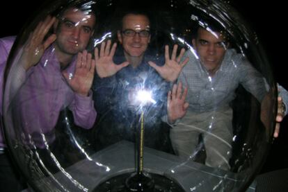 De izquierda a derecha Jordi Serrano (UniversalDoctor), Emilio Avilés (Slashmobility) y Javier Fernández (TouristEye).