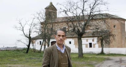 El exalcalde de Ill&aacute;n de Vacas Juli&aacute;n Renilla, sustituido por su primo.