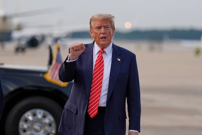 Donald Trump, ayer después de aterrizar en la base conjunta Andrews, en Maryland.