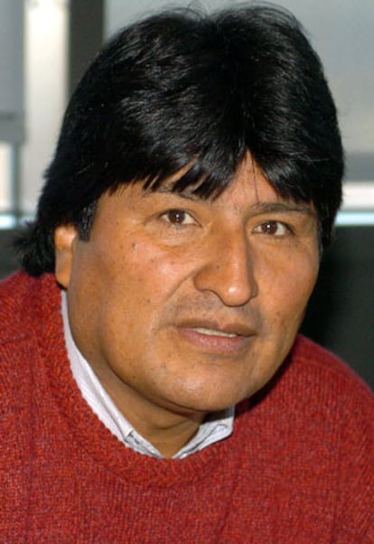 El presidente electo de Bolivia, Evo Morales, lleva a cabo una visita relámpago de un día a España. El antiguo líder cocalero ganó por una amplia mayoría las elecciones celebradas en su país el mes pasado, un triunfo que ha inquietado a los inversores españoles en el país.