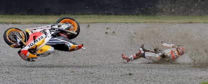 Caída de Márquez durante la carrera del GP de Argentina.