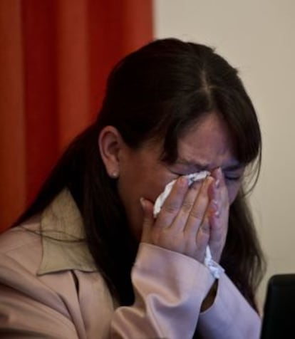 Blanca Castro, víctima de la secta, en una rueda de prensa en México DF.